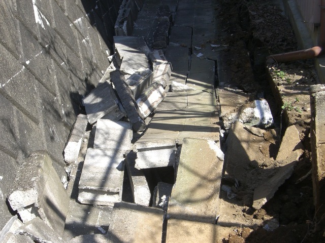 東北・茨城沖大地震・東日本大地震における茨城県石岡市の建物被害状況の写真1